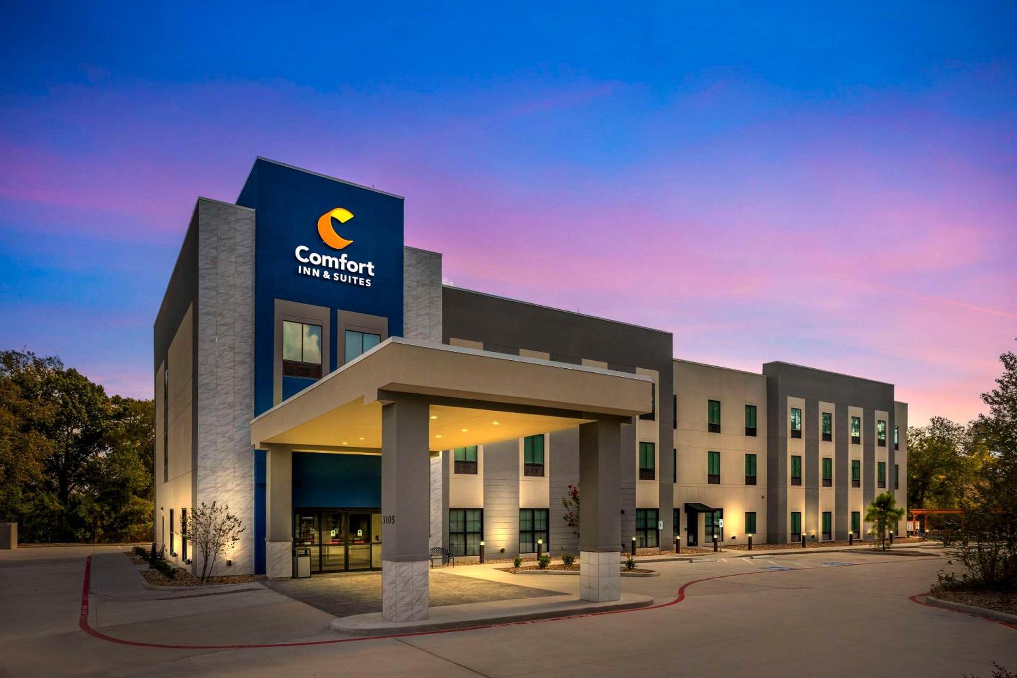 Comfort Inn & Suites Huntsville Near University Exterior photo